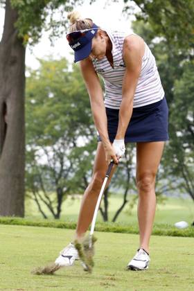 CINCINNATI, OH - SEPTEMBER 08: LPGA, Golf Damen golfer LexiThompson hits her tee shot on the 8th hole during the second round of the Kroger Queen City Championship at the Kenwood Country Club in Cincinnati, Ohio. (Photo by Brian Spurlock Icon Sportswire) GOLF: SEP 08 LPGA Kroger Queen City Championship EDITORIAL USE ONLY Icon230908033