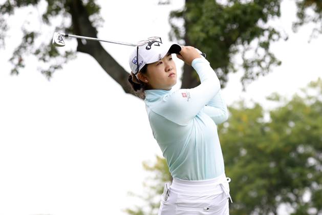 CINCINNATI, OH - SEPTEMBER 08: LPGA, Golf Damen golfer Rose Zhang hits her tee shot on the 9th hole during the second round of the Kroger Queen City Championship at the Kenwood Country Club in Cincinnati, Ohio. (Photo by Brian Spurlock Icon Sportswire) GOLF: SEP 08 LPGA Kroger Queen City Championship EDITORIAL USE ONLY Icon230908035