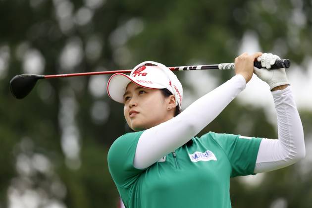 CINCINNATI, OH - SEPTEMBER 08: LPGA, Golf Damen golfer Hye-Jin Choi hits her tee shot on the 9th hole during the second round of the Kroger Queen City Championship at the Kenwood Country Club in Cincinnati, Ohio. (Photo by Brian Spurlock Icon Sportswire) GOLF: SEP 08 LPGA Kroger Queen City Championship EDITORIAL USE ONLY Icon230908037