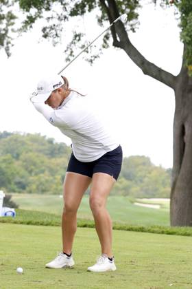 CINCINNATI, OH - SEPTEMBER 08: LPGA, Golf Damen golfer Jennifer Kupcho hits her tee shot on the 8th hole during the second round of the Kroger Queen City Championship at the Kenwood Country Club in Cincinnati, Ohio. (Photo by Brian Spurlock Icon Sportswire) GOLF: SEP 08 LPGA Kroger Queen City Championship EDITORIAL USE ONLY Icon230908038
