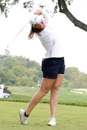 CINCINNATI, OH - SEPTEMBER 08: LPGA, Golf Damen golfer Jennifer Kupcho hits her tee shot on the 8th hole during the second round of the Kroger Queen City Championship at the Kenwood Country Club in Cincinnati, Ohio. (Photo by Brian Spurlock Icon Sportswire) GOLF: SEP 08 LPGA Kroger Queen City Championship EDITORIAL USE ONLY Icon230908039