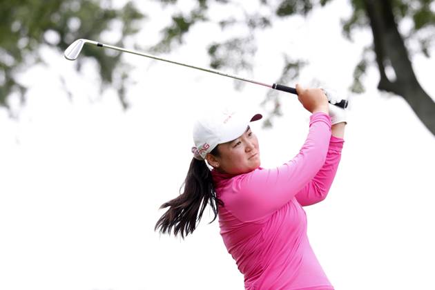 CINCINNATI, OH - SEPTEMBER 08: LPGA, Golf Damen golfer Allisen Corpuz hits her tee shot on the 8th hole during the second round of the Kroger Queen City Championship at the Kenwood Country Club in Cincinnati, Ohio. (Photo by Brian Spurlock Icon Sportswire) GOLF: SEP 08 LPGA Kroger Queen City Championship EDITORIAL USE ONLY Icon230908042
