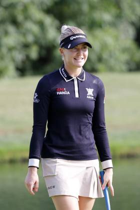 CINCINNATI, OH - SEPTEMBER 08: LPGA, Golf Damen golfer Charley Hull reacts to making a birdie putt on the 12th hole during the second round of the Kroger Queen City Championship at the Kenwood Country Club in Cincinnati, Ohio. (Photo by Brian Spurlock Icon Sportswire) GOLF: SEP 08 LPGA Kroger Queen City Championship EDITORIAL USE ONLY Icon230908044