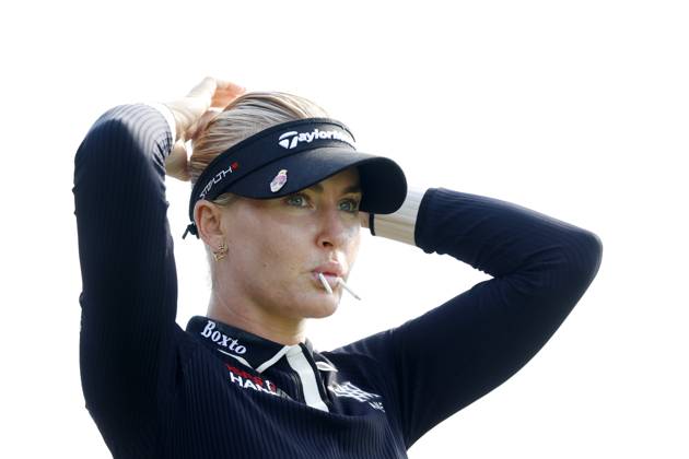 CINCINNATI, OH - SEPTEMBER 08: LPGA, Golf Damen golfer Charley Hull fixes her hair while on the 13th tee during the second round of the Kroger Queen City Championship at the Kenwood Country Club in Cincinnati, Ohio. (Photo by Brian Spurlock Icon Sportswire) GOLF: SEP 08 LPGA Kroger Queen City Championship EDITORIAL USE ONLY Icon230908049