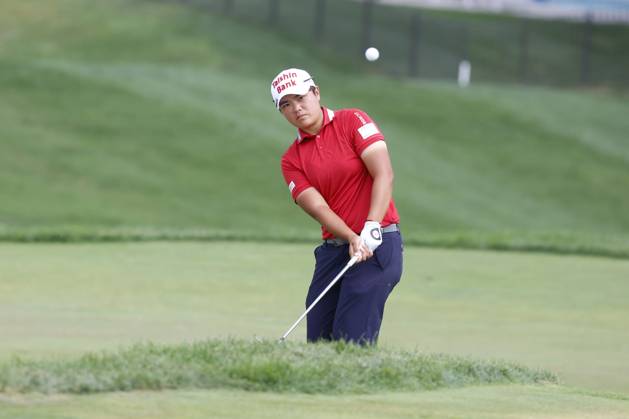 CINCINNATI, OH - SEPTEMBER 10: LPGA, Golf Damen player Peiyun Chien chips on the 5th hole during the final round of the Kroger Queen City Championship at the Kenwood Country Club in Cincinnati, Ohio. (Photo by Brian Spurlock Icon Sportswire) GOLF: SEP 10 LPGA Kroger Queen City Championship EDITORIAL USE ONLY Icon230910037