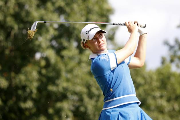 CINCINNATI, OH - SEPTEMBER 10: LPGA, Golf Damen player Charley Hull takes a divot as she plays her tee shot on the 14th hole during the final round of the Kroger Queen City Championship at the Kenwood Country Club in Cincinnati, Ohio. (Photo by Brian Spurlock Icon Sportswire) GOLF: SEP 10 LPGA Kroger Queen City Championship EDITORIAL USE ONLY Icon230910128