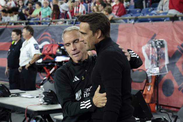 FOXBOROUGH, MA - SEPTEMBER 02: New England Revolution assistant coach Richie Williams and Austin FC head coach Josh Wolff before a match between the New England Revolution and Austin FC on September 2, 2023, at Gillette Stadium in Foxborough, Massachusetts. (Photo by Fred Kfoury III Icon Sportswire) SOCCER: SEP 02 MLS, Fussball Herren, USA - New England Revolution vs Austin FC EDITORIAL USE ONLY Icon482230902027