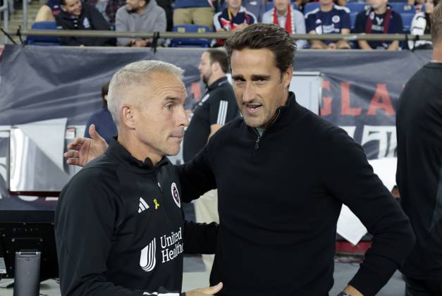FOXBOROUGH, MA - SEPTEMBER 02: New England Revolution assistant coach Richie Williams talks to Austin FC head coach Josh Wolff before a match between the New England Revolution and Austin FC on September 2, 2023, at Gillette Stadium in Foxborough, Massachusetts. (Photo by Fred Kfoury III Icon Sportswire) SOCCER: SEP 02 MLS, Fussball Herren, USA - New England Revolution vs Austin FC EDITORIAL USE ONLY Icon482230902028