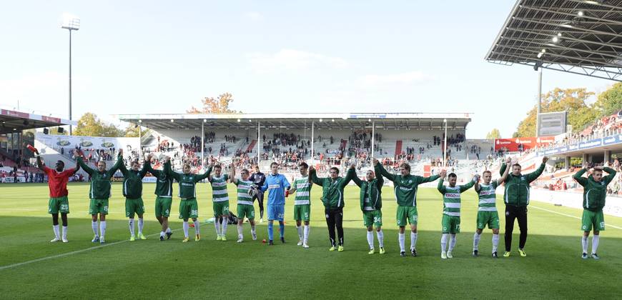 22 10 2011 football season 2011 2012 2 Bundesliga 12 matchday FC Energie Cottbus FCE SpVgg Greuther Fürth jubilation chain of SpVgg