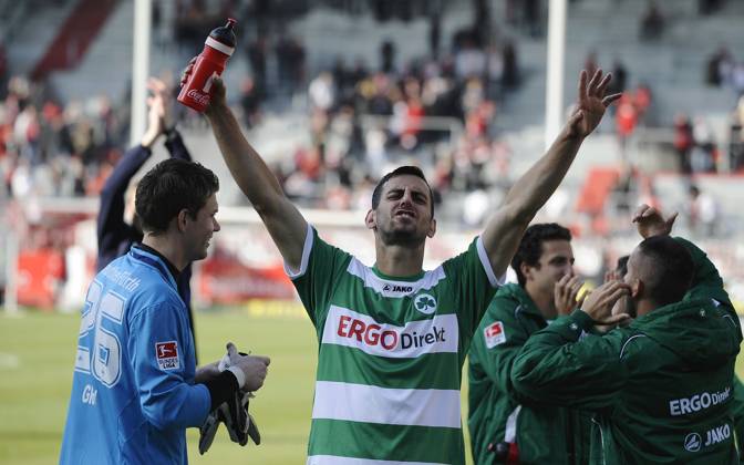 22 10 2011 Football season 2011 2012 2 Bundesliga 12 Matchday FC Energie Cottbus FCE SpVgg Greuther Fürth Mergim Mavraj 5, SpVgg Greuther Fürth cheers Max Grün 26, SpVgg Greuther Fürth Mergim Mavraj 5, SpVgg Greuther Fürth Sercan Sararer 23, SpVgg Greuther Fürth Tayfun Pektürk 34, SpVgg Greuther Fürth