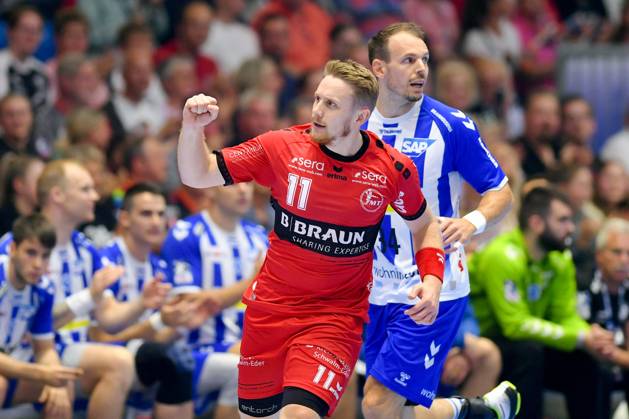Cheers for Dimitri Ignatow MT Melsungen 11 , Kai Haefner TVB Stuttgart 34 R disappointed, frustrated, emotion , GER, MT Melsungen TVB Stuttgart, Handball, 1 Bundesliga, 5 Matchday, Season 2023 2024, 15 09 2023 GER, MT Melsungen TVB Stuttgart, Handball, 1 Bundesliga, 5 Matchday, Season 2023 2024, 15 09 2023 Kassel Copyright: xEibner-Pressefoto RolandxSippelx EP_RSL