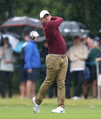 BMW PGA, Golf Herren Championship, Round 4, DP World Tour, European Tour, Wentworth Golf Club, Surrey, UK. - 17th September 2023. Rory McIlroy of Northern Ireland and Team Europe in the rain. - BMW PGA Championship, Round 4, DP World Tour, European Tour, Wentworth Golf Club, Surrey, UK. - 17th September 2023. Surrey Wentworth Golf Course United Kingdom Copyright: xDanxWeirx CP_BMW_PGA_Championship_Round_4_20