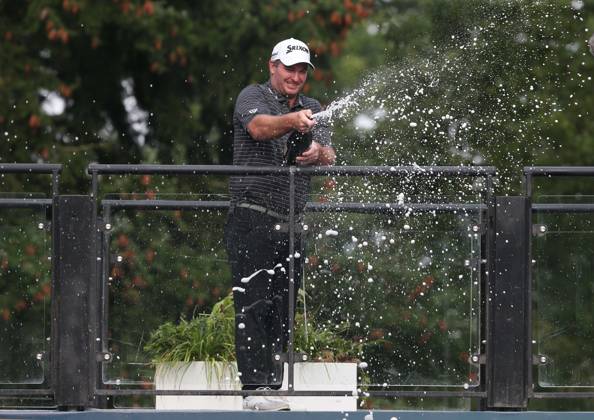 BMW PGA, Golf Herren Championship, Round 4, DP World Tour, European Tour, Wentworth Golf Club, Surrey, UK. - 17th September 2023. Ryan Fox of New Zealand celebrates spraying champagne after winning The 2023 BMW PGA Championship with a score of -18 Par. - BMW PGA Championship, Round 4, DP World Tour, European Tour, Wentworth Golf Club, Surrey, UK. - 17th September 2023. Surrey Wentworth Golf Course United Kingdom Copyright: xDanxWeirx CP_BMW_PGA_Championship_Round_4_72