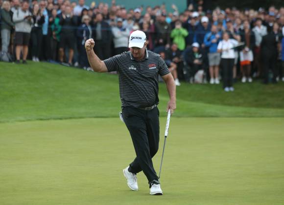 BMW PGA, Golf Herren Championship, Round 4, DP World Tour, European Tour, Wentworth Golf Club, Surrey, UK. - 17th September 2023. Ryan Fox of New Zealand celebrates after making the winning putt on the 18th green to become The 2023 BMW PGA Championship winner. - BMW PGA Championship, Round 4, DP World Tour, European Tour, Wentworth Golf Club, Surrey, UK. - 17th September 2023. Surrey Wentworth Golf Course United Kingdom Copyright: xDanxWeirx CP_BMW_PGA_Championship_Round_4_90