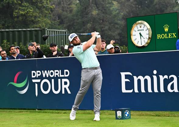 Mandatory Credit: Photo by Sandra Mailer Shutterstock (14094596n) Tyrell Hatton (ENG) drives off the 18th tee at the BMW PGA, Golf Herren Championship 2023 at Wentworth BMW PGA Championship, Day 4, Golf, Wentworth Club, UK - 17 Sep 2023 BMW PGA Championship, Day 4, Golf, Wentworth Club, UK - 17 Sep 2023  Copyright: xSandraxMailer Shutterstockx 14094596n