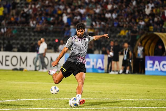 Iraq s Al-Quwa Al-Jawiya (Air Force)?? Iran s Sepahan - AFC Champions League in Erbil, Iraq - 18 Sep 2023 Sepahan s player 70 Shahriyar Moghanloo warm up during the first round of the AFC Champions League group stage matches between Iraq s Al-Quwa Al-Jawiya (Air Force) and Iran s Sepahan in Franso Hariri stadium in Erbil city, the capital of Iraq s northern autonomous Kurdistan region. Final score 2-2 Erbil Iraq Copyright: xIsmaelxAdnanx xSOPAxImagesx aÌ?Â?ÂIADNAN_01195
