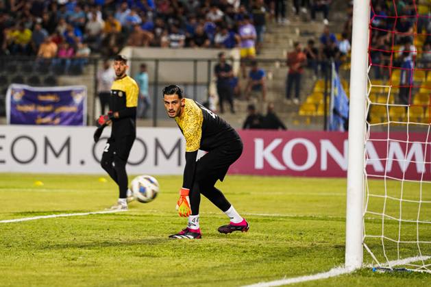 Iraq s Al-Quwa Al-Jawiya (Air Force)?? Iran s Sepahan - AFC Champions League in Erbil, Iraq - 18 Sep 2023 Sepahan s goalkeeper 1 Payam Niazmand warm up during the first round of the AFC Champions League group stage matches between Iraq s Al-Quwa Al-Jawiya (Air Force) and Iran s Sepahan in Franso Hariri stadium in Erbil city, the capital of Iraq s northern autonomous Kurdistan region. Final score 2-2 Erbil Iraq Copyright: xIsmaelxAdnanx xSOPAxImagesx aÌ?Â?ÂIADNAN_01196