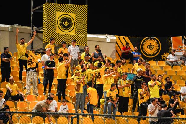 Iraq s Al-Quwa Al-Jawiya (Air Force)?? Iran s Sepahan - AFC Champions League in Erbil, Iraq - 18 Sep 2023 Sepahan club fans support their club during the first round of the AFC Champions League group stage matches between Iraq s Al-Quwa Al-Jawiya (Air Force) and Iran s Sepahan in Franso Hariri stadium in Erbil city, the capital of Iraq s northern autonomous Kurdistan region. Final score 2-2 Erbil Iraq Copyright: xIsmaelxAdnanx xSOPAxImagesx aÌ?Â?ÂIADNAN_01204