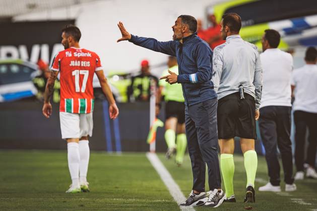 Sergio Conceicao during Liga Portugal 2023 24 game between CF Estrela Amadora and FC Porto at Estadio Jose Gomes Amadora, Lisboa, Portugal. (Maciej Rogowski) Amadora Estadio Jose Gomes Portugal Copyright: xMaciejxRogowskix estrela-porto-full-15-09-2023-063