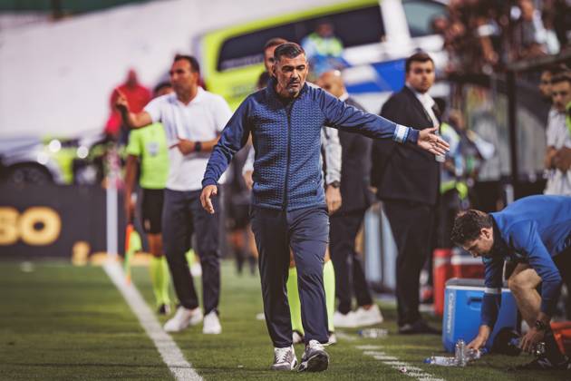 Sergio Conceicao during Liga Portugal 2023 24 game between CF Estrela Amadora and FC Porto at Estadio Jose Gomes Amadora, Lisboa, Portugal. (Maciej Rogowski) Amadora Estadio Jose Gomes Portugal Copyright: xMaciejxRogowskix estrela-porto-full-15-09-2023-097