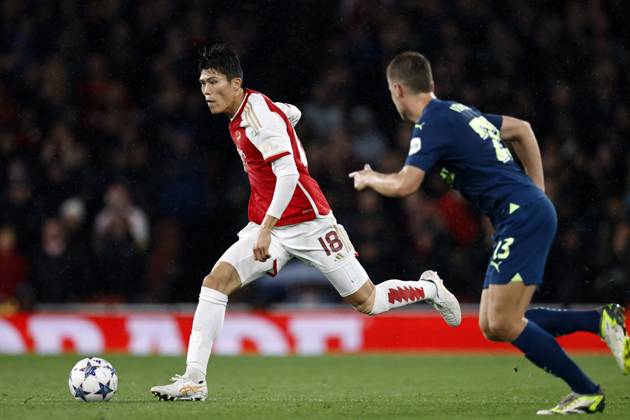 LONDON - (l-r) Takehiro Tomiyasu of Arsenal FC, Joey Veerman of PSV Eindhoven during the UEFA Champions League match between Arsenal FC and PSV Eindhoven at the Emirates Stadium on September 20, 2023 in London, United Kingdom. ANP MAURICE VAN STEEN Group B - UEFA Champions League 2023 2024 xVIxANPxSportx xxANPxIVx 478807897 originalFilename: 478807897.jpg
