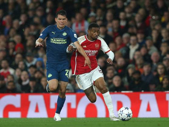 Arsenal v PSV Eindhoven, UEFA Champions League, Group B, Emirates Stadium, London, UK. - 20th September 2023. Reiss Nelson of Arsenal battles Hirving Lozano of PSV Eindhoven. - Arsenal v PSV Eindhoven, UEFA Champions League, Group B, Emirates Stadium, London, UK. - 20th September 2023. London Emirates Stadium UK Copyright: xDanxWeirx CP_Arsenal_PSV_68