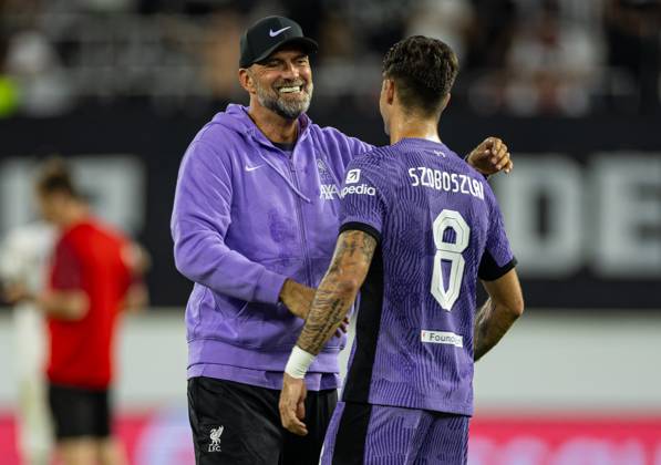 Sport Bilder des Tages Football - UEFA Europa League - Group E - LASK v Liverpool FC LINZ, AUSTRIA - Thursday, September 21, 2023: Liverpool s manager Jürgen Klopp (L) celebrates with Dominik Szoboszlai after the UEFA Europa League Group E matchday 1 game between LASK and Liverpool FC at the Raiffeisen Arena. Liverpool won 3-1. LINZ Raiffeisen Arena UPPER AUSTRIA AUSTRIA  Copyright: xDavidxRawcliffex P2023-09-21-LASK_Liverpool-85