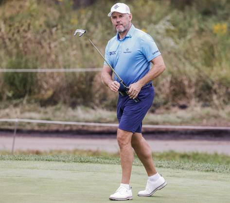 Lee Westwood of England watches hit putt on the fifteenth green during the first round of the 2023 LIV Golf League tournament at Rich Harvest Farms in Sugar Grove, Illinois, on Friday September 22, 2023. Tournament play runs from September 22nd through the 24th.  SGI20230922829 TANNENxMAURY