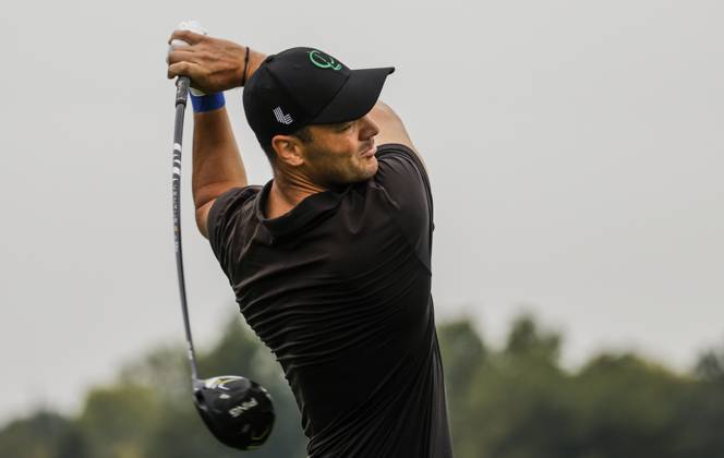 Martin Kaymer of Germany hits his tee shot on the sixteenth hole during the first round of the 2023 LIV Golf League tournament at Rich Harvest Farms in Sugar Grove, Illinois, on Friday, September 22, 2023. Tournament play runs from September 22nd through the 24th.  SGI20230922833 TANNENxMAURY