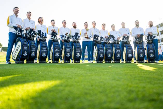 230926 Justin Rose, Ludvig Aberg, Tommy Fleetwood, Matt Fitzpatrick, Rory McIlroy, Tyrrel Hatton, captain Luke Donald, Nicolaj Hojgaard, Robert McIntyre, Viktor Hovland, Sepp Straka, Jon Rahm and Shane Lowry of Team Europe pose for a team photo with team mates ahead of a training session during day 3 of the Ryder Cup on September 26, 2023 in Rome Photo Mathias Bergeld BILDBYRAN kod MB MB0731 golf ryder cup träning practice training day 3 bbeng Copyright: MATHIASxBERGELD BB230926MB029