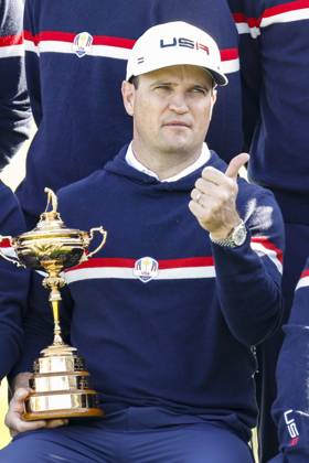 September 28, 2023, ROME, ITALY: US captain, Zach Johnson holding the trophy, as he pose at the US team official team portraits for the 2023 Ryder Cup golf tournament at Marco Simone Golf Club in Guidonia, near Rome, Italy, 28 September 2023. The 44th Ryder Cup matches between the US and Europe will be held in Italy from 29 September to 01 October 2023..ANSA FABIO FRUSTACI 2023 Ryder Cup golf tournament  - ZUMAa110 20230928_zaf_a110_007 Copyright: xFabioxFrustacix