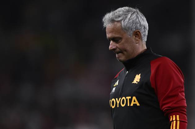 Genoa CFC v AS Roma - Serie A Jose Mourinho, head coach of AS Roma, looks on during the Serie A football match between Genoa CFC and AS Roma. Genoa Italy Copyright: xNicolòxCampox