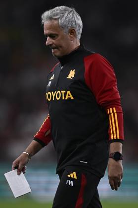 Genoa CFC v AS Roma - Serie A Jose Mourinho, head coach of AS Roma, looks on during the Serie A football match between Genoa CFC and AS Roma. Genoa Italy Copyright: xNicolòxCampox