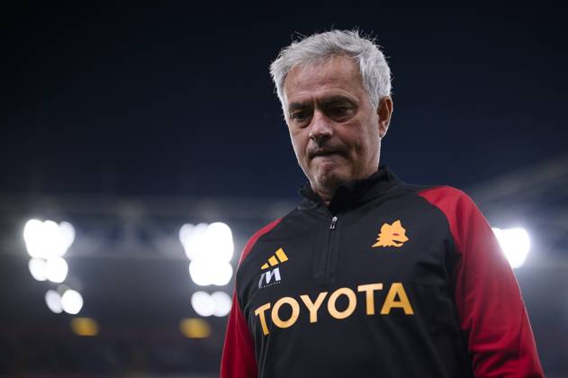 Genoa CFC v AS Roma - Serie A Jose Mourinho, head coach of AS Roma, looks dejected prior to the Serie A football match between Genoa CFC and AS Roma. Genoa Italy Copyright: xNicolòxCampox