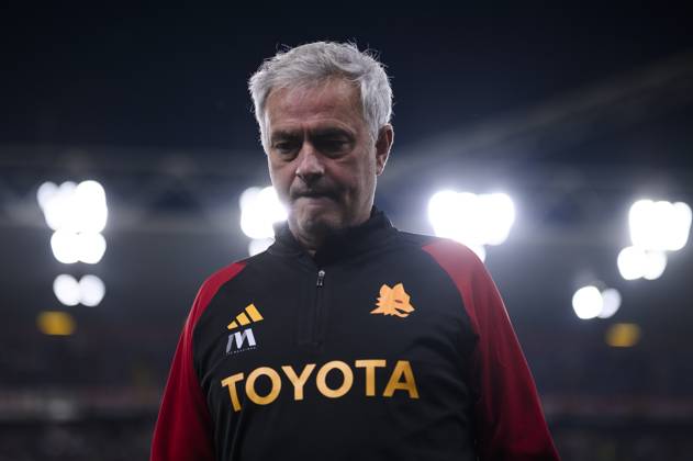 Genoa CFC v AS Roma - Serie A Jose Mourinho, head coach of AS Roma, looks dejected prior to the Serie A football match between Genoa CFC and AS Roma. Genoa Italy Copyright: xNicolòxCampox