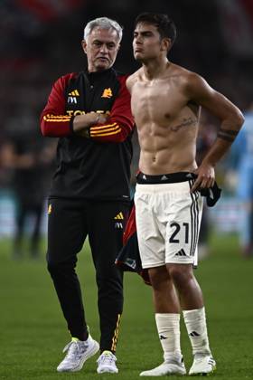 Genoa CFC v AS Roma - Serie A Jose Mourinho, head coach of AS Roma, and Paulo Dybala of AS Roma look dejected at the end of the Serie A football match between Genoa CFC and AS Roma. Genoa Italy Copyright: xNicolòxCampox