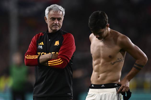 Genoa CFC v AS Roma - Serie A Jose Mourinho, head coach of AS Roma, and Paulo Dybala of AS Roma look dejected at the end of the Serie A football match between Genoa CFC and AS Roma. Genoa Italy Copyright: xNicolòxCampox
