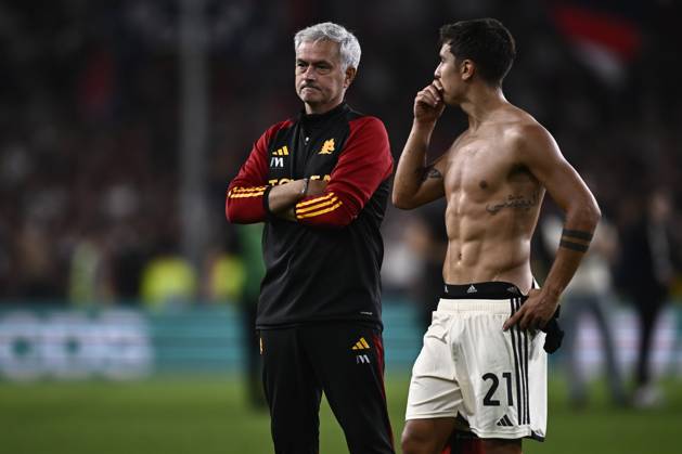 Genoa CFC v AS Roma - Serie A Jose Mourinho, head coach of AS Roma, and Paulo Dybala of AS Roma look dejected at the end of the Serie A football match between Genoa CFC and AS Roma. Genoa Italy Copyright: xNicolòxCampox