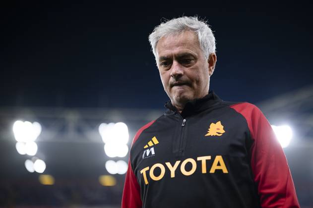 Genoa CFC v AS Roma - Serie A Jose Mourinho, head coach of AS Roma, looks dejected prior to the Serie A football match between Genoa CFC and AS Roma. Genoa Italy Copyright: xNicolòxCampox