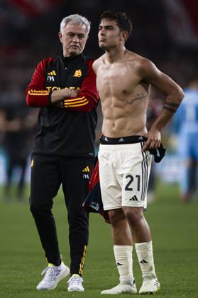 Genoa CFC v AS Roma - Serie A Jose Mourinho, head coach of AS Roma, and Paulo Dybala of AS Roma look dejected at the end of the Serie A football match between Genoa CFC and AS Roma. Genoa Italy Copyright: xNicolòxCampox