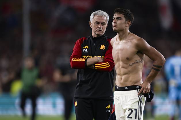 Genoa CFC v AS Roma - Serie A Jose Mourinho, head coach of AS Roma, and Paulo Dybala of AS Roma look dejected at the end of the Serie A football match between Genoa CFC and AS Roma. Genoa Italy Copyright: xNicolòxCampox