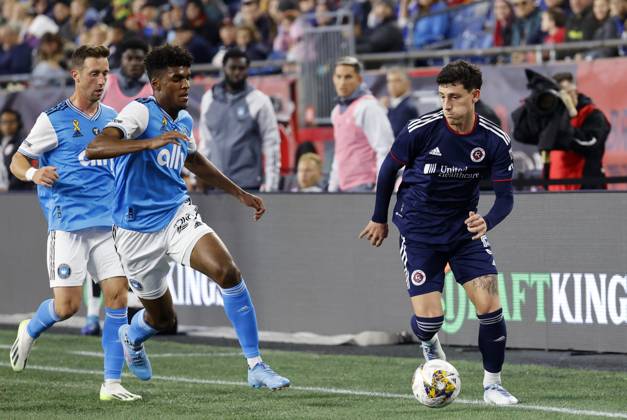 FOXBOROUGH, MA - SEPTEMBER 30: New England Revolution midfielder Tomas Chancalay (5) closed down by Charlotte FC defender Adilson Malanda (29) during a match between the New England Revolution and Charlotte FC on September 30, 2023 at Gillette Stadium in Foxborough, Massachusetts. (Photo by Fred Kfoury III Icon Sportswire) SOCCER: SEP 30 MLS, Fussball Herren, USA - New England Revolution vs Charlotte FC EDITORIAL USE ONLY Icon482230930013