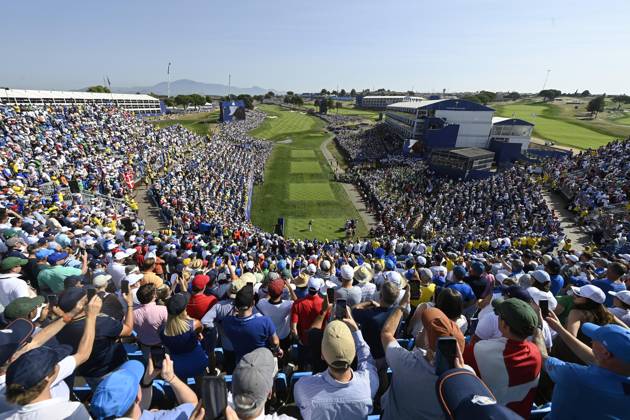 October 1, 2023, Rome: Spectators attend the Single matches on the last day of the 2023 Ryder Cup golf tournament at Marco Simone Golf Club in Guidonia, near Rome, Italy, 1st October 2023. The 44th Ryder Cup matches between the US and Europe will be held in Italy from 29 September to 01 October 2023. ANSA RICCARDO ANTIMIANI 2023 Ryder Cup golf tournament - Single matches  - ZUMAa110 20231001_zaf_a110_002 Copyright: xRiccardoxAntimianix