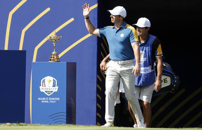 October 1, 2023, Rome: Europe teams golfer English Rory McIlroy waves at supporters during the Single matches on the last day of the 2023 Ryder Cup golf tournament at Marco Simone Golf Club in Guidonia, near Rome, Italy, 1st October 2023. The 44th Ryder Cup matches between the US and Europe will be held in Italy from 29 September to 01 October 2023. ANSA FABIO FRUSTACI 2023 Ryder Cup golf tournament - Single matches  - ZUMAa110 20231001_zaf_a110_039 Copyright: xFabioxFrustacix