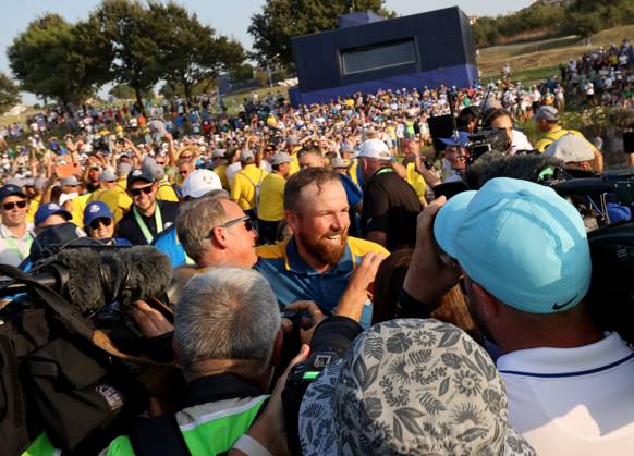 GOLF - Ryder Cup 2023 ROME,ITALY,01.OCT.23 - GOLF - Ryder Cup, Marco Simone Golf and Country Club. Image shows the rejoicing of Shane Lowry (IRL EUR). GEPAxpictures xHansxOberlaender