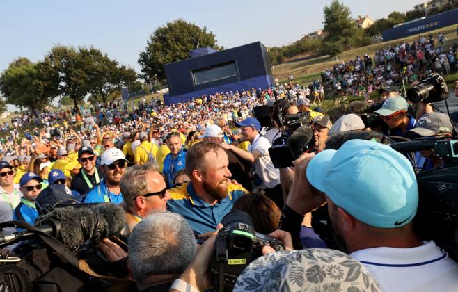 GOLF - Ryder Cup 2023 ROME,ITALY,01.OCT.23 - GOLF - Ryder Cup, Marco Simone Golf and Country Club. Image shows the rejoicing of Shane Lowry (IRL EUR). GEPAxpictures xHansxOberlaender