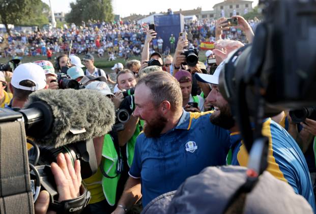 GOLF - Ryder Cup 2023 ROME,ITALY,01.OCT.23 - GOLF - Ryder Cup, Marco Simone Golf and Country Club. Image shows the rejoicing of Shane Lowry (IRL EUR) and Jon Rahm (ESP EUR). GEPAxpictures xHansxOberlaender