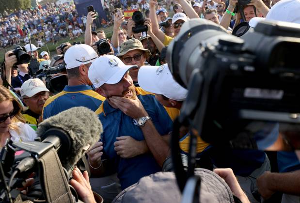 GOLF - Ryder Cup 2023 ROME,ITALY,01.OCT.23 - GOLF - Ryder Cup, Marco Simone Golf and Country Club. Image shows the rejoicing of Shane Lowry (IRL EUR). GEPAxpictures xHansxOberlaender