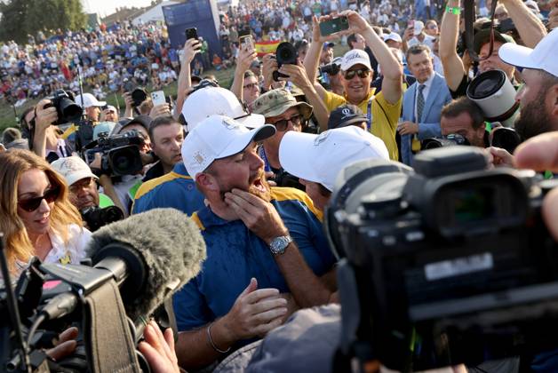GOLF - Ryder Cup 2023 ROME,ITALY,01.OCT.23 - GOLF - Ryder Cup, Marco Simone Golf and Country Club. Image shows the rejoicing of Shane Lowry (IRL EUR). GEPAxpictures xHansxOberlaender
