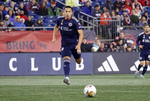 FOXBOROUGH, MA - SEPTEMBER 30: New England Revolution forward Bobby Wood (17) during a match between the New England Revolution and Charlotte FC on September 30, 2023 at Gillette Stadium in Foxborough, Massachusetts. (Photo by Fred Kfoury III Icon Sportswire) SOCCER: SEP 30 MLS, Fussball Herren, USA - New England Revolution vs Charlotte FC EDITORIAL USE ONLY Icon482230930047